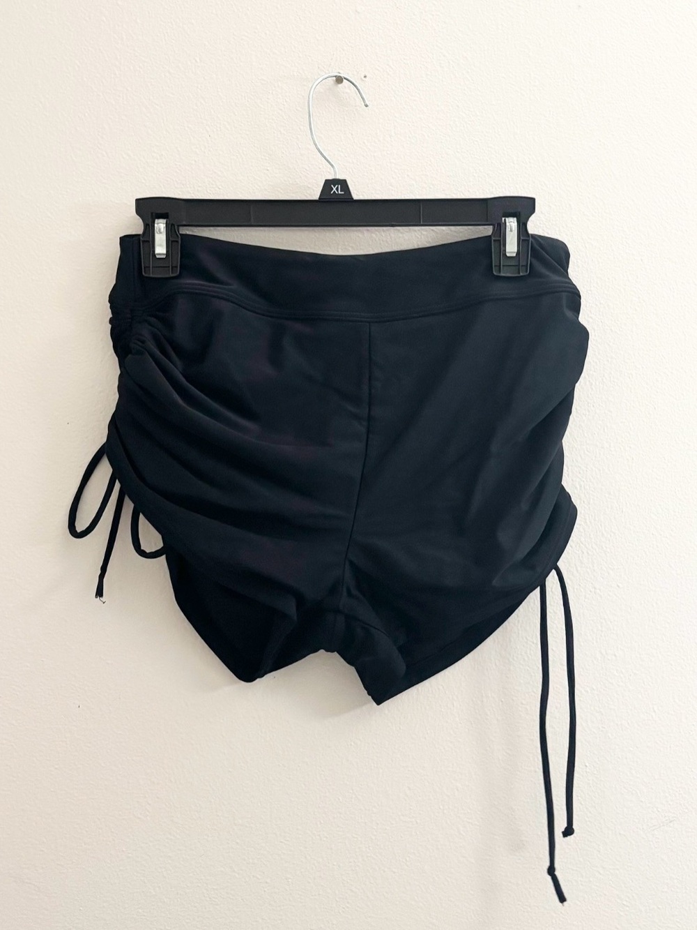 5/$15 🩷 MUST BUNDLE Black Women’s Ruched Side Tie Shorts